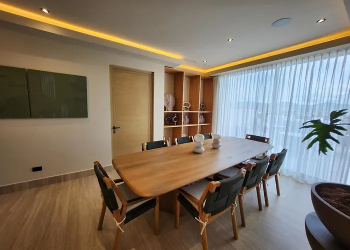 Ameth - Stylish Downtown With Rooftop Pool & Gym Apartment
