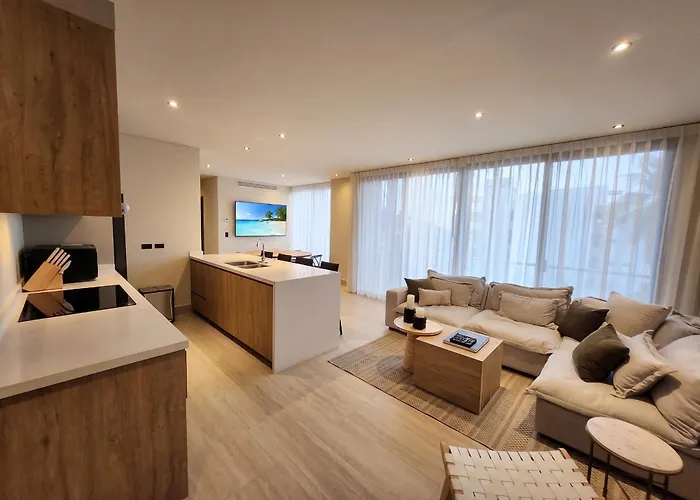 Ameth - Stylish Downtown With Rooftop Pool & Gym Apartment