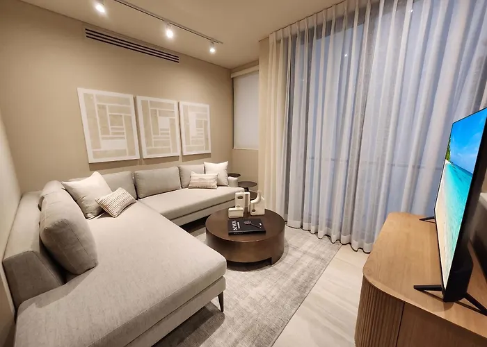Ameth - Stylish Downtown With Rooftop Pool & Gym Apartment