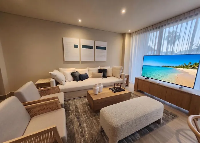 Ameth - Stylish Downtown With Rooftop Pool & Gym Apartment *