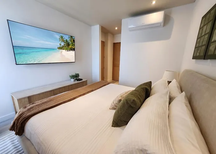 Ameth - Stylish Downtown With Rooftop Pool & Gym