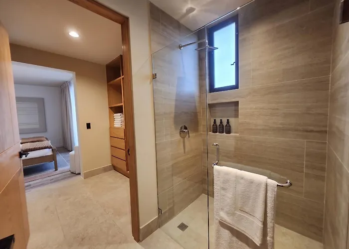 Ameth - Stylish Downtown With Rooftop Pool & Gym Apartment *